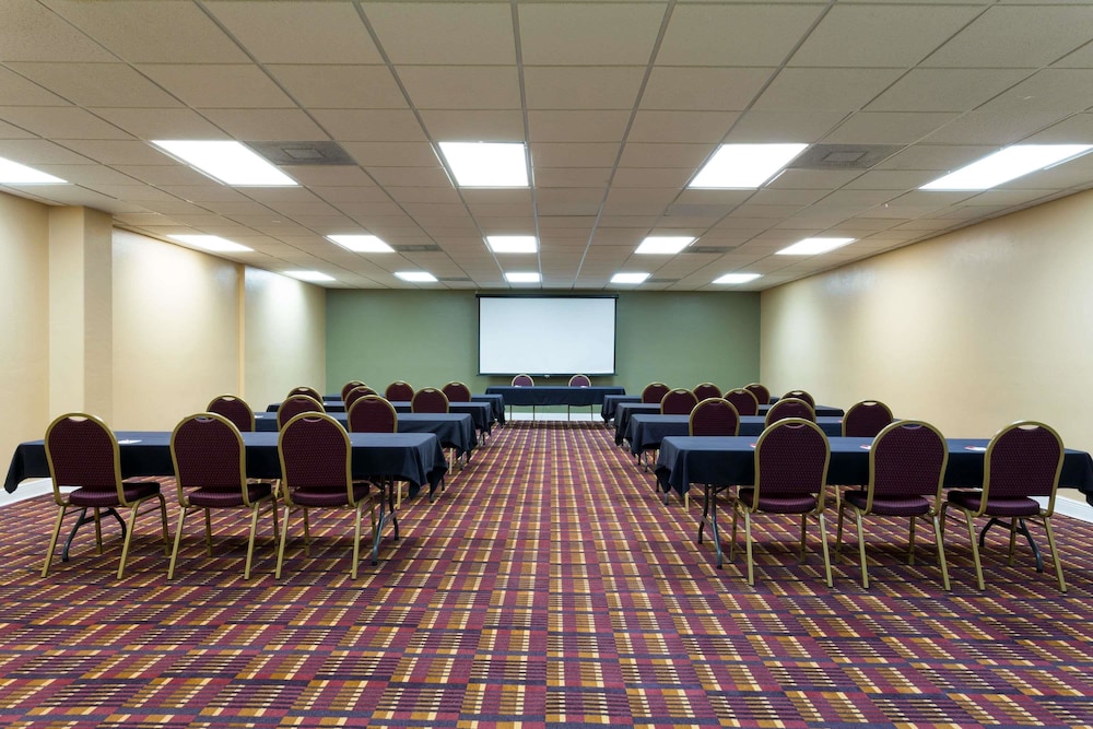 Ramada By Wyndham Lake Placid 23/28
