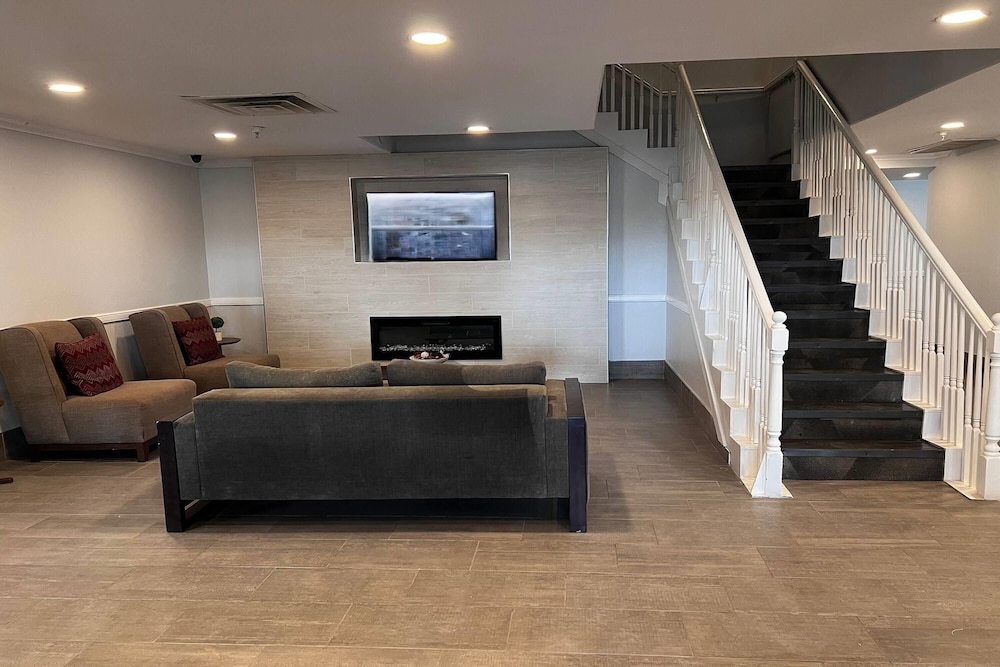 Hawthorn Extended Stay by Wyndham Hobbs 27/50