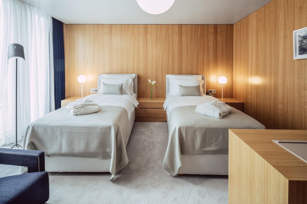 PREMIUM, TWIN BEDS