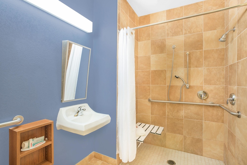 Microtel Inn & Suites By Wyndham Chili /Rochester Airport 19/19