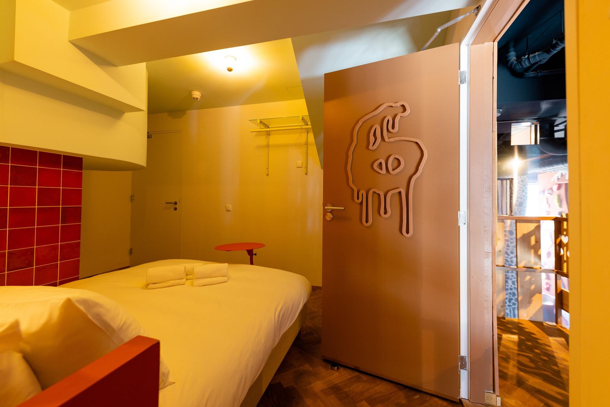 Upstairs، Hotel Not Hotel Rotterdam 2/4
