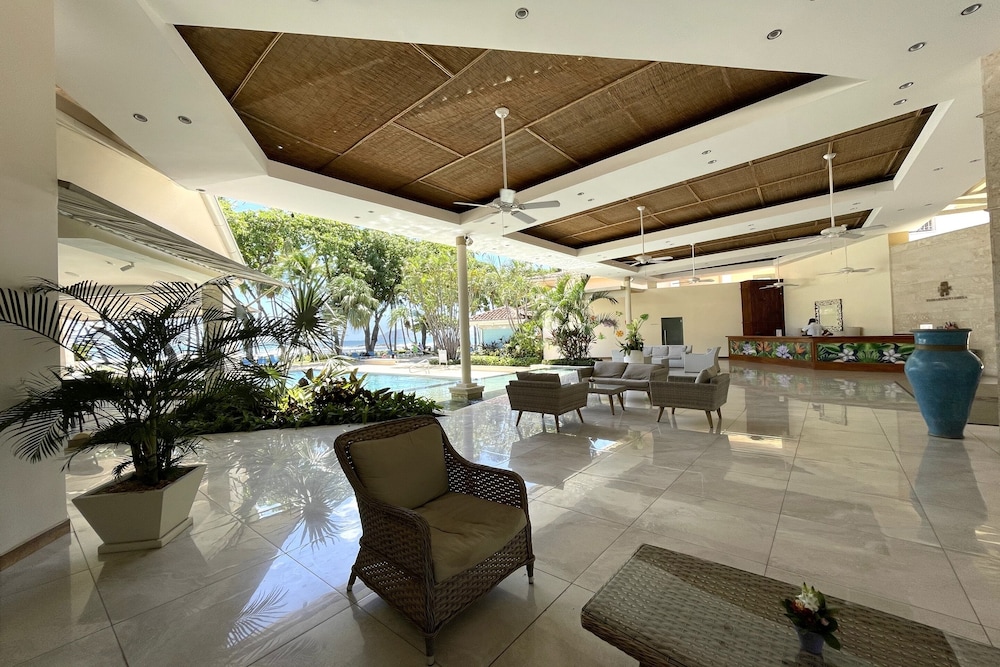 Tamarindo Diria Beach Resort 8/63