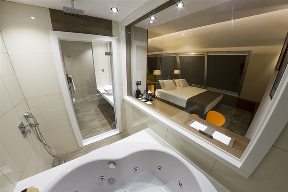 Modernity Hotel 35/37