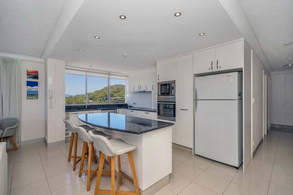 Burleigh Beach Tower 8/49