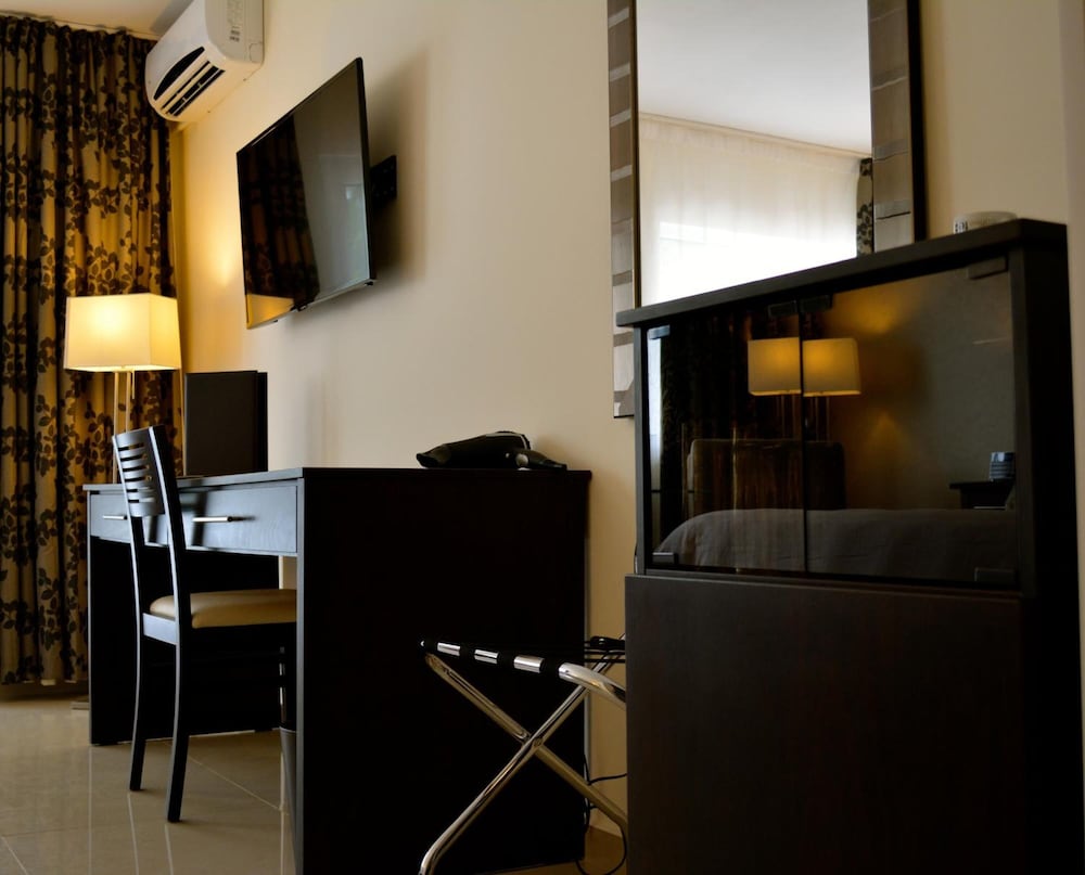 New Brookfields Hotel 36/43