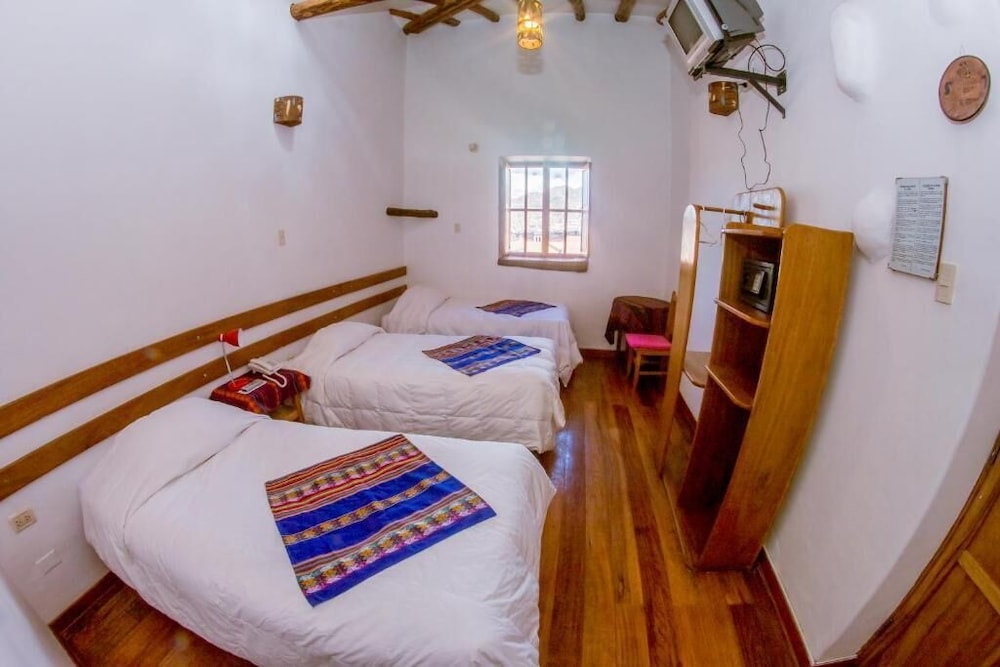 Hostal El Grial 48/53