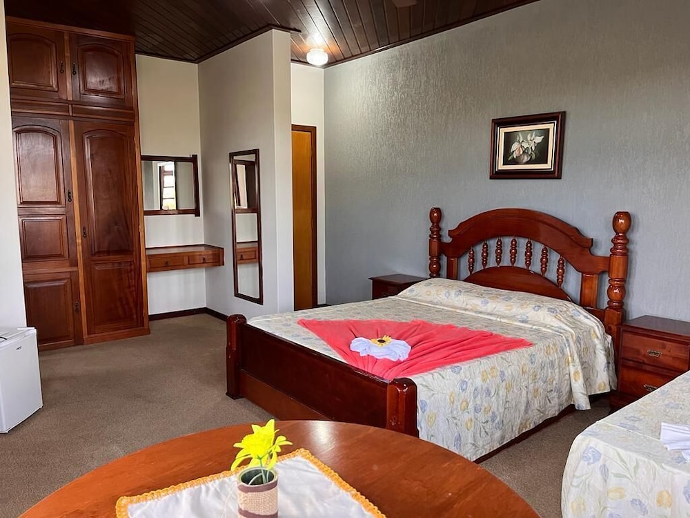 Tower, Suite, Double and Twin Beds، Chateau Palace Hotel 3/9
