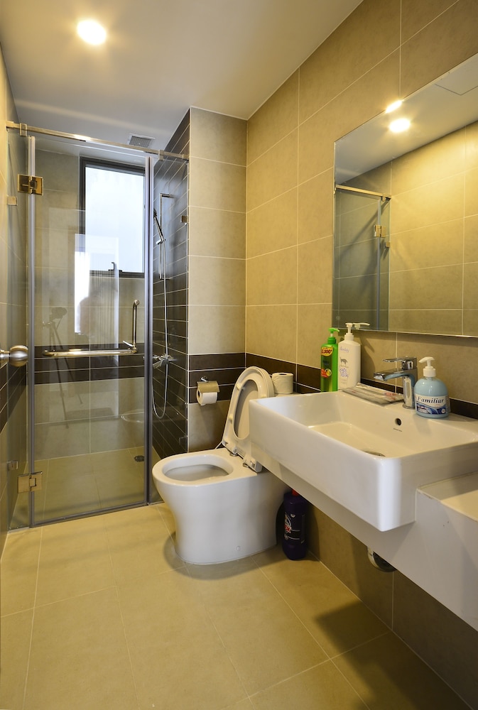 Spacious Saigon 50/50