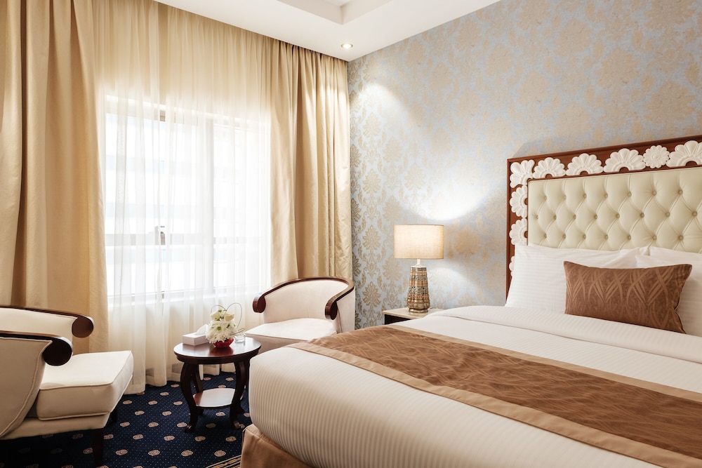 DELUXE, DOUBLE BED
