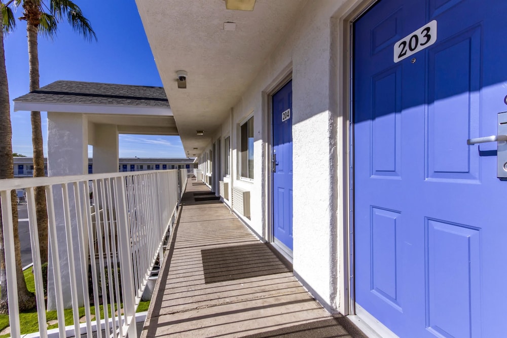 Motel6 Phoenix, AZ - Airport - 24th Street 8/39