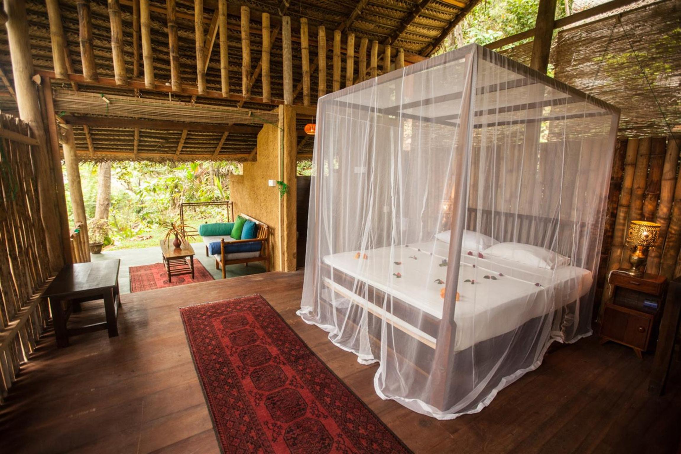 Bamboo, Hut