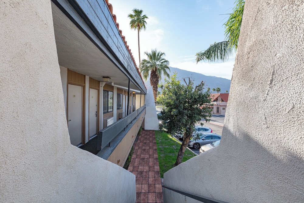 Travelodge By Wyndham Palm Springs 29/41