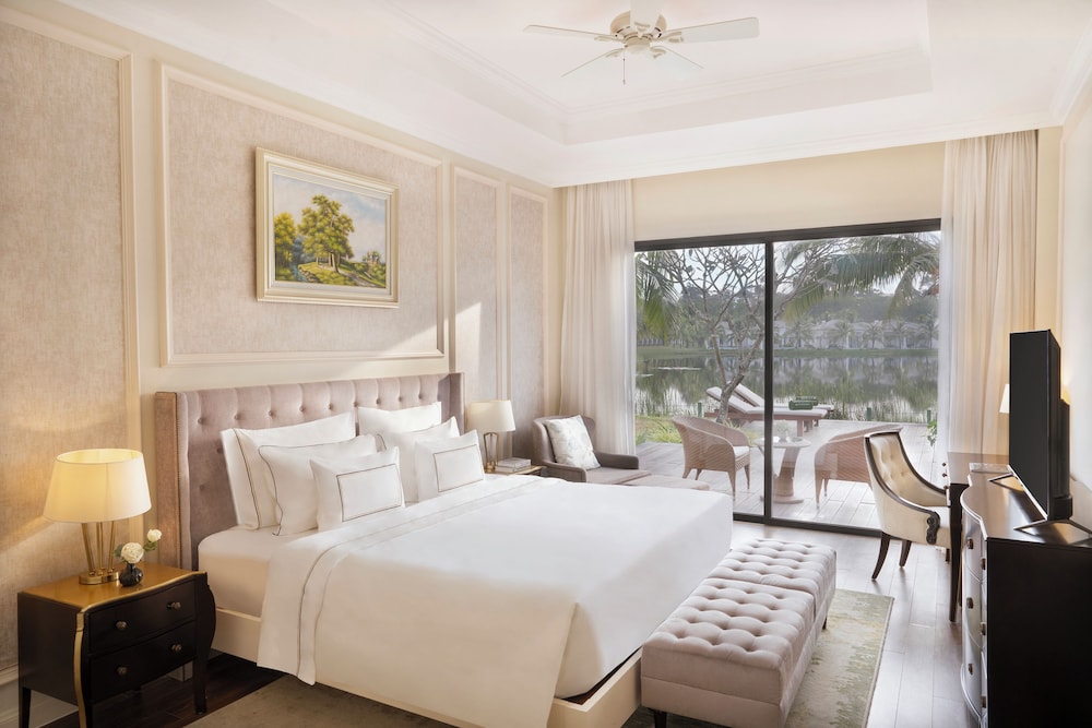 3 Bedrooms, the Level, Villa, Twin Beds, 2 King Beds, Lake View, Private Pool