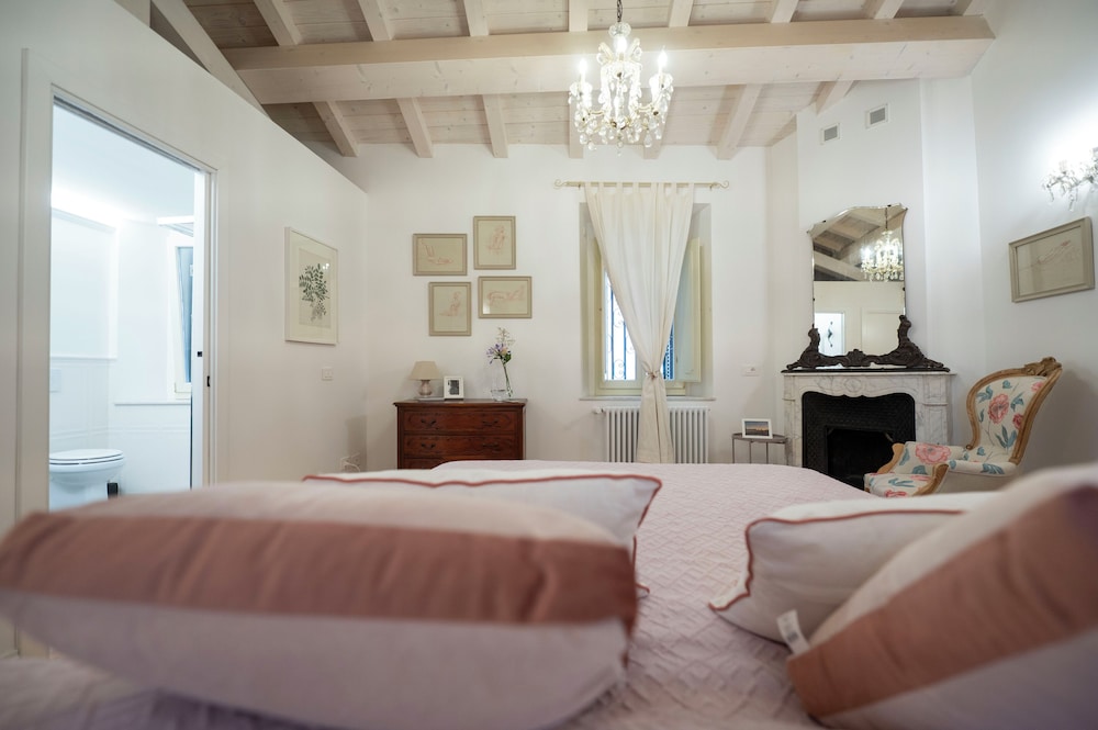 Vip, Retreat, Queen Bed, Sofa
