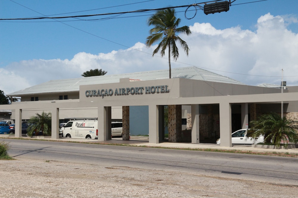 Curacao Airport Hotel 3/50
