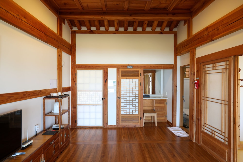 Hanok Hotel Odongjae 15/43