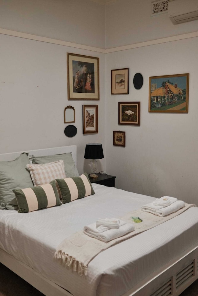Manly Designer Studios 19/50