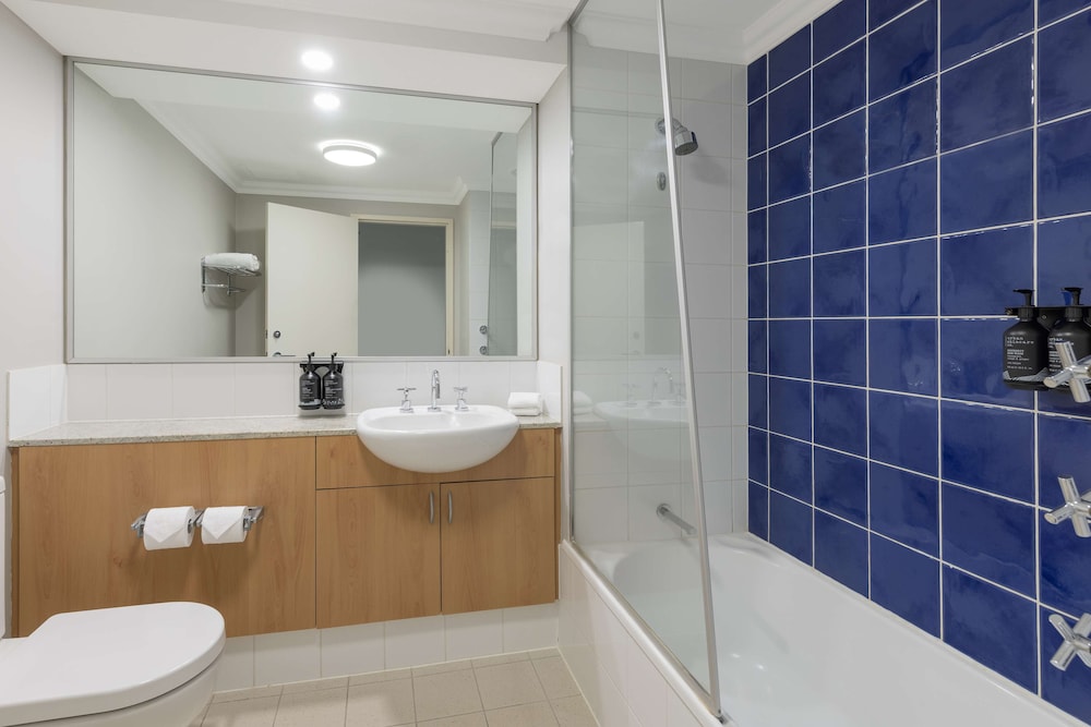 Oaks Perth Hotel 58/61