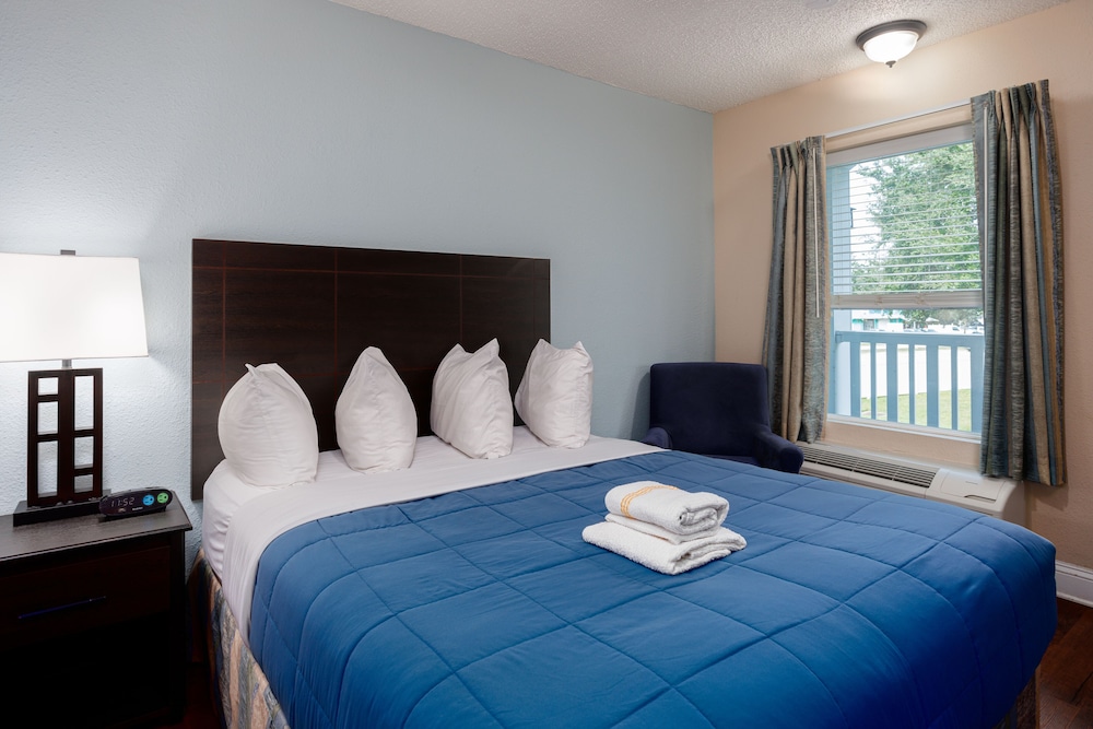 STANDARD, 2 QUEEN BEDS