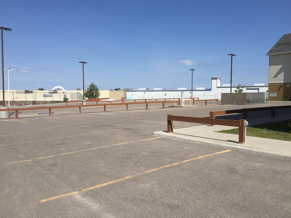 Quality Inn & Suites Thompson, MB 40/41