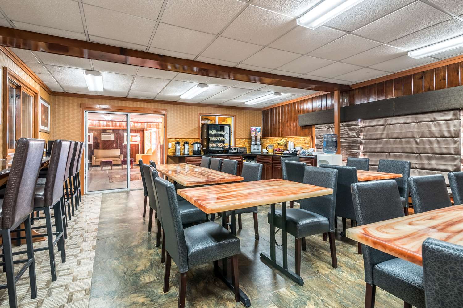 restaurant cafeteria