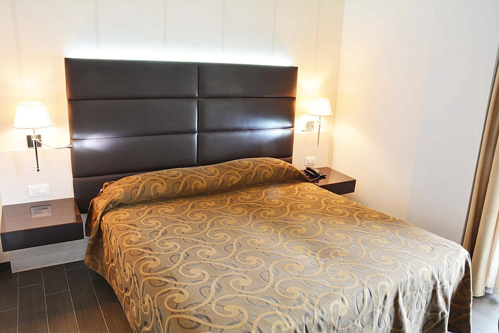 SHotel 5/49