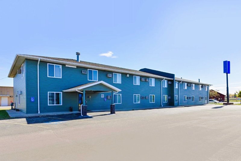 Love Hotels Staples at HWY 10 MN 1/13