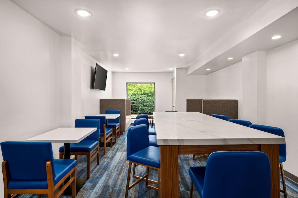 La Quinta Inn Columbus Dublin 64/69