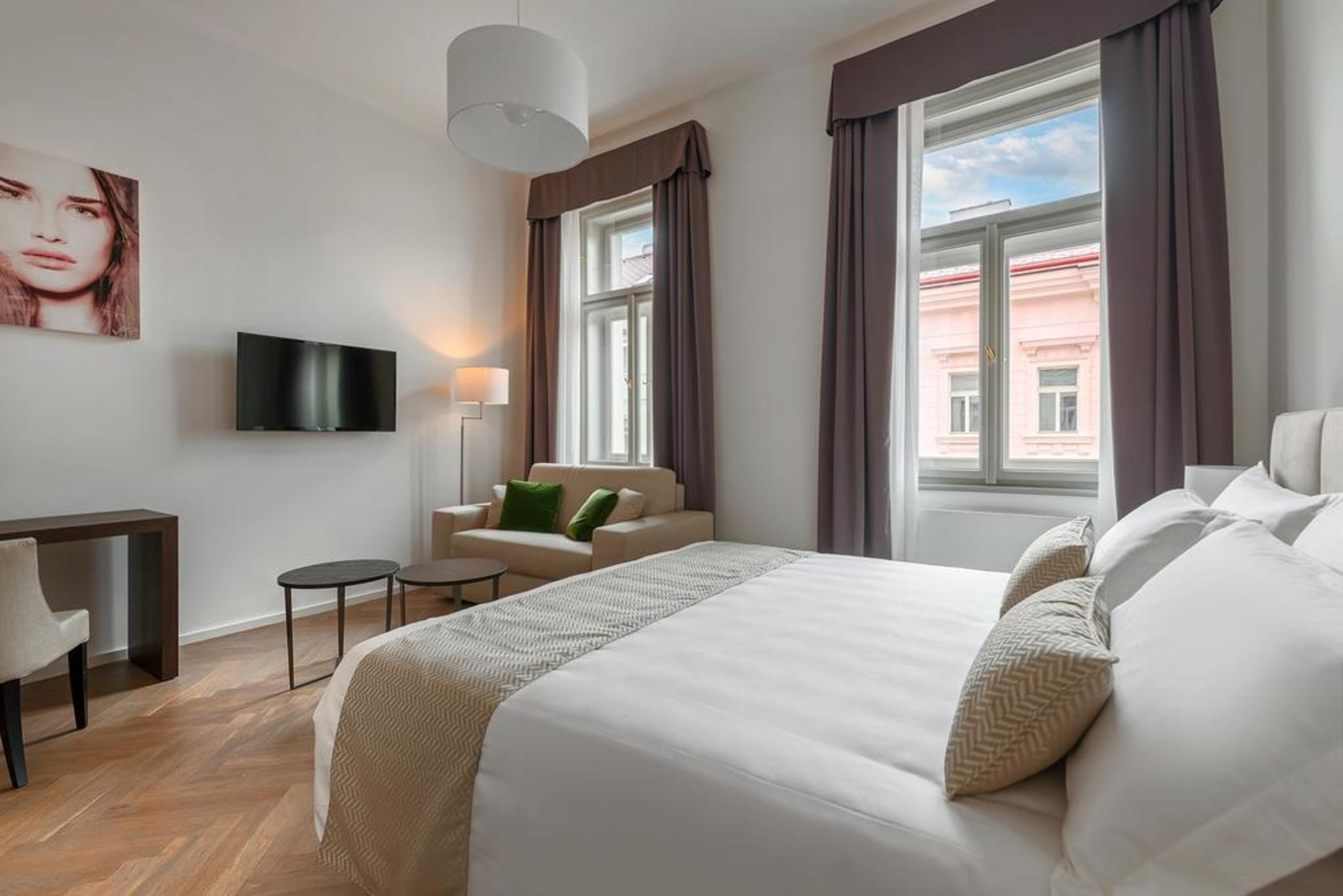 limehome Prague Halkova 2/32