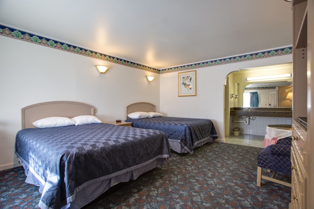 Best Whittier Inn 18/53
