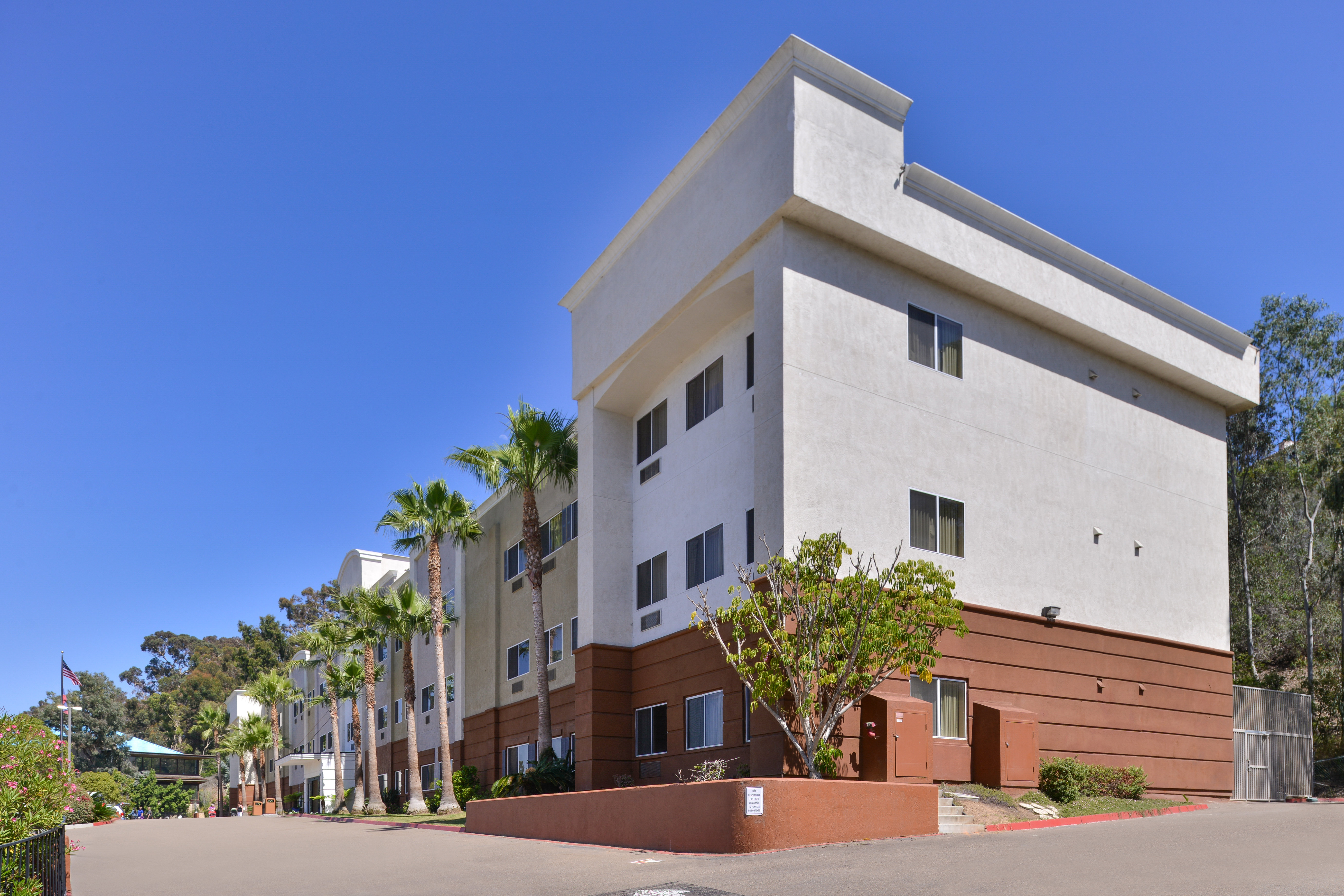 Candlewood Suites San Diego 2/20