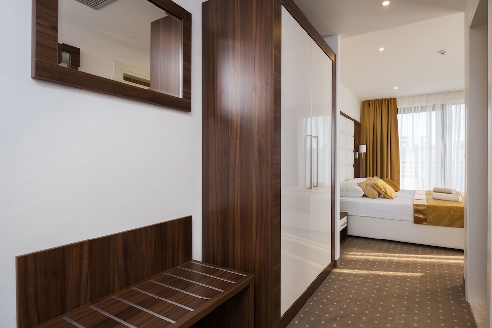 Hotel Perla 50/50