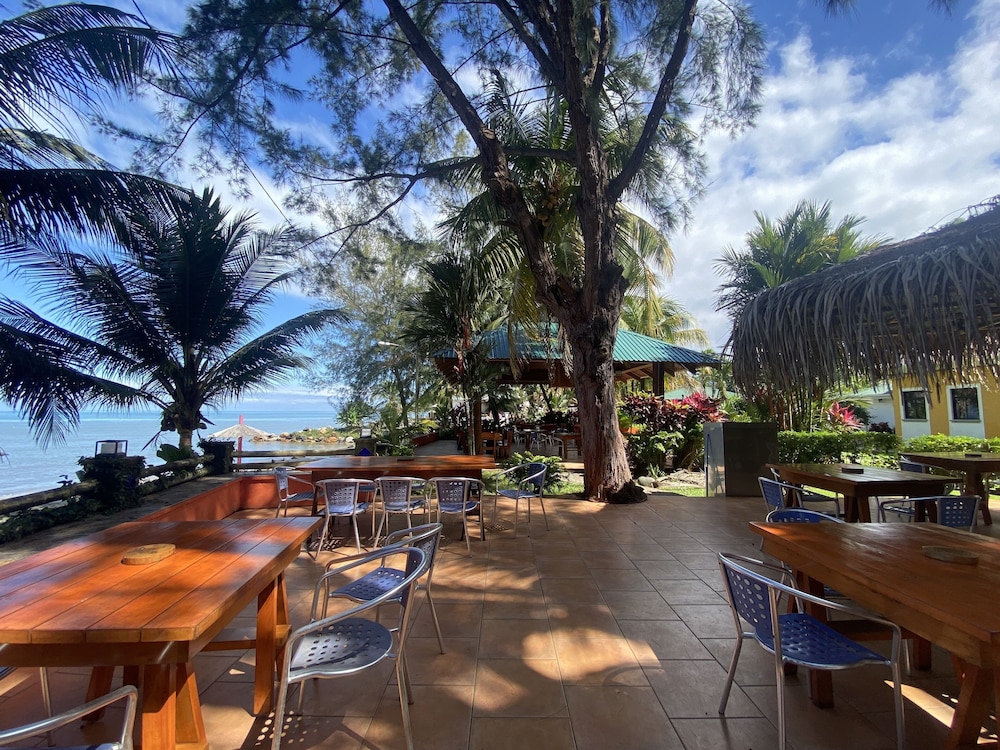 Paraiso Rainforest and Beach Hotel 33/48