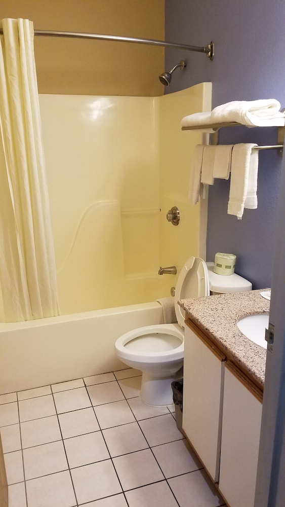 Super 8 By Wyndham Pontoon Beach Il St Louis Mo Area 25/29
