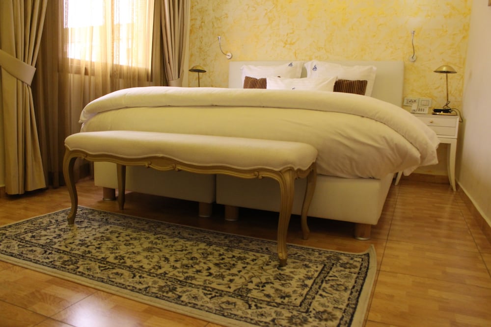 Particular Destiny Suites 10/50