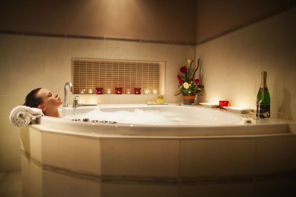 MAXIMILIAN LIFESTYLE RESORT 49/50