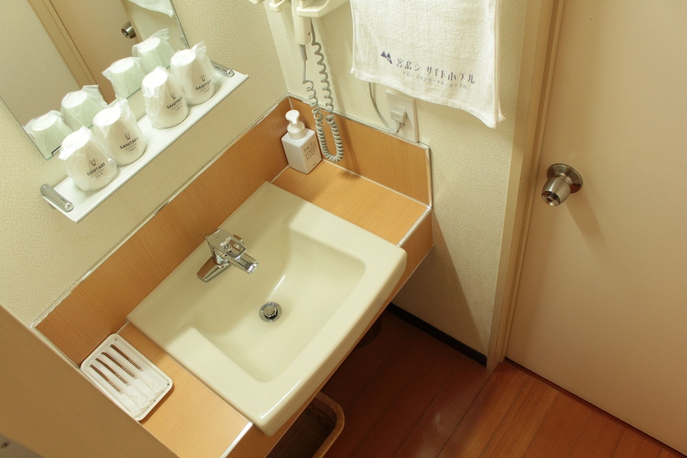 Miyajima Seaside Hotel 50/50