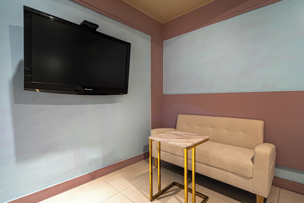 Sense Motel 42/50