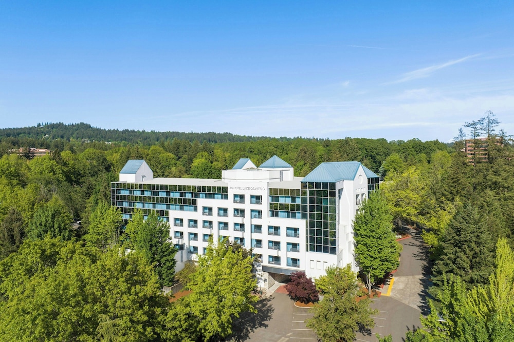 AC Hotel By Marriott Portland Lake Oswego 6/68