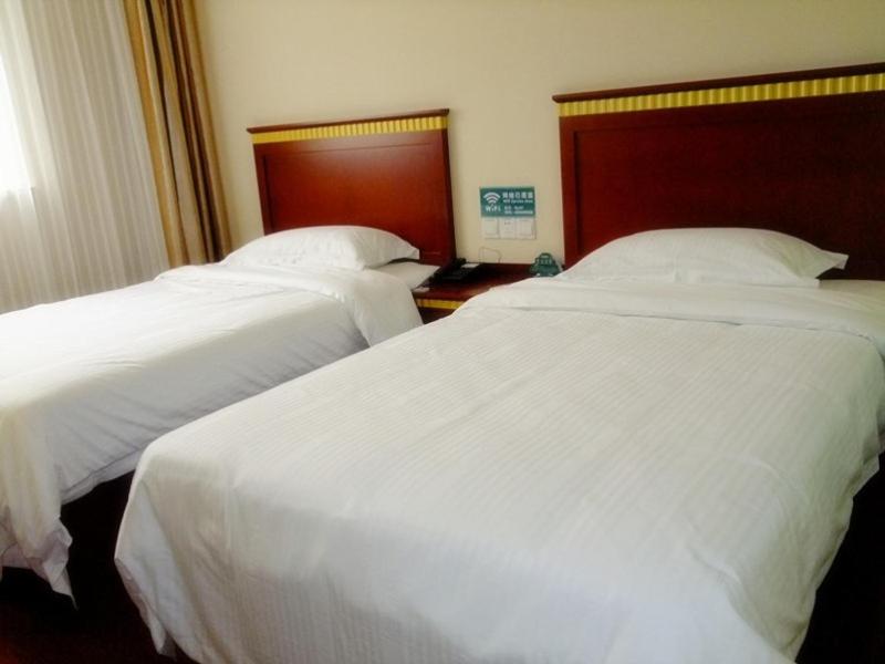 ROOM, TWIN BEDS