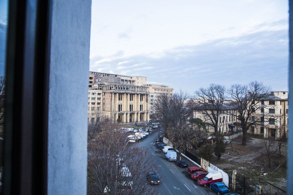 Avenue Parliament in BUCHAREST
