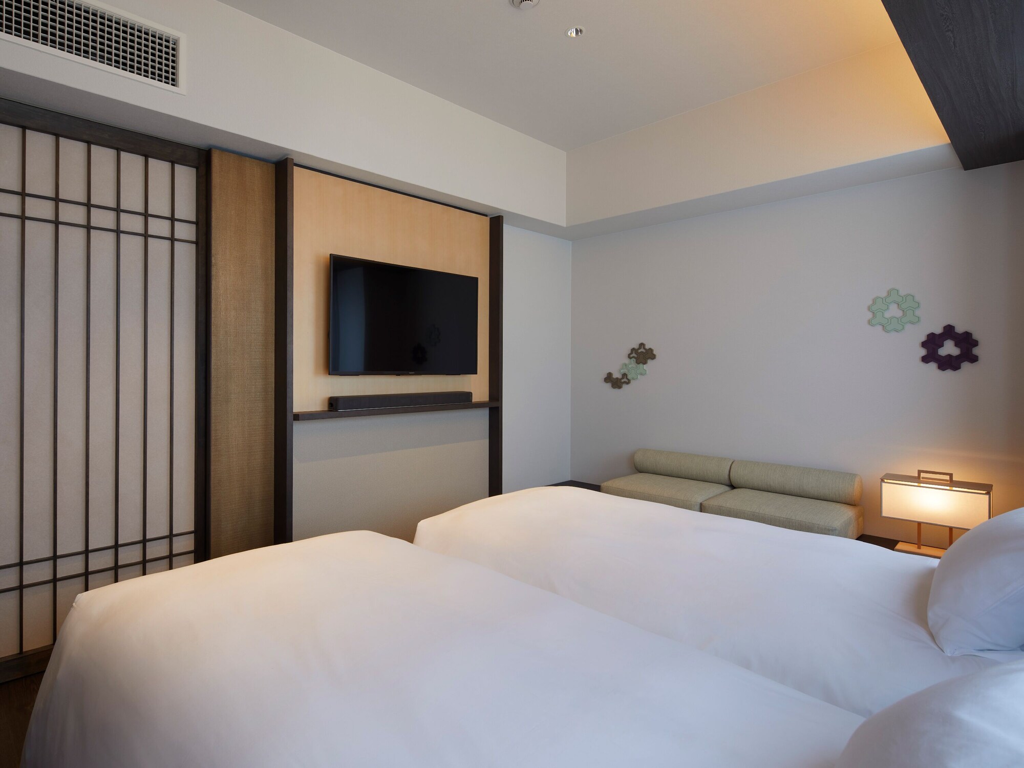 UNIVERSAL, TWIN BEDS, CORNER