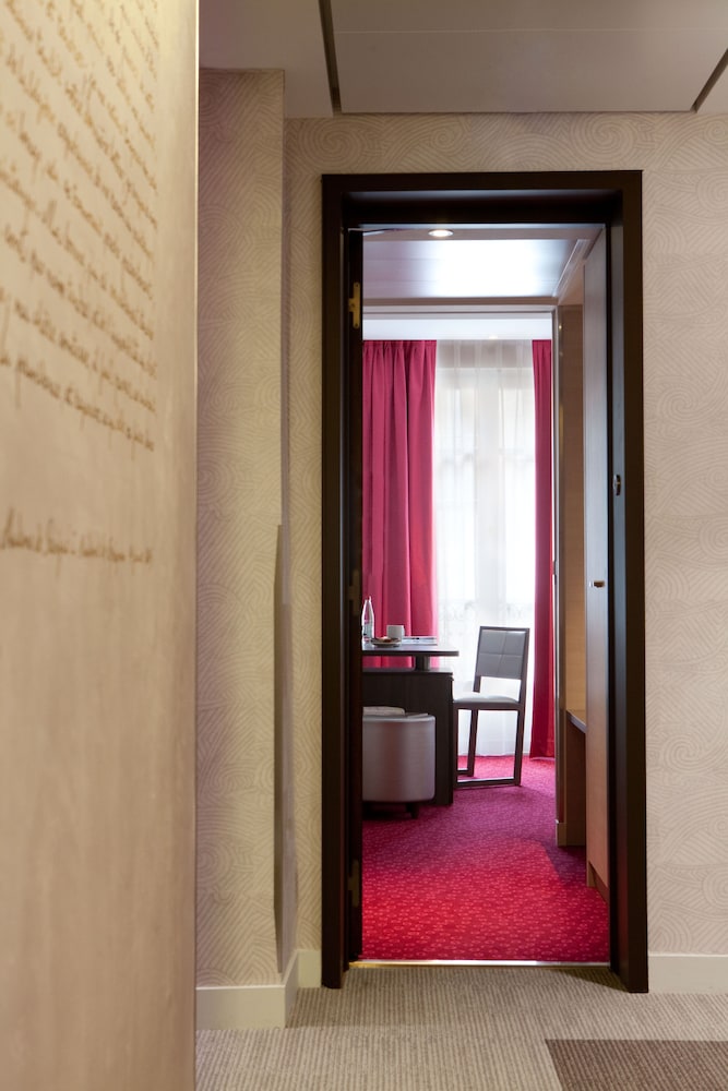 Hotel de Sevigne 51/80