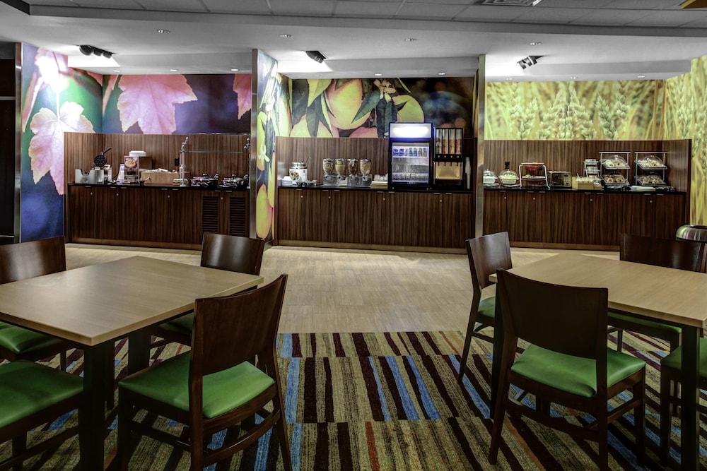Fairfield Inn Suites Lansing At Eastwood 25/28