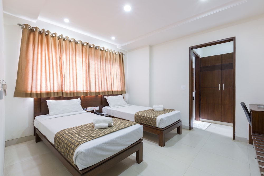 THE SANCTUM SUITES 27/43