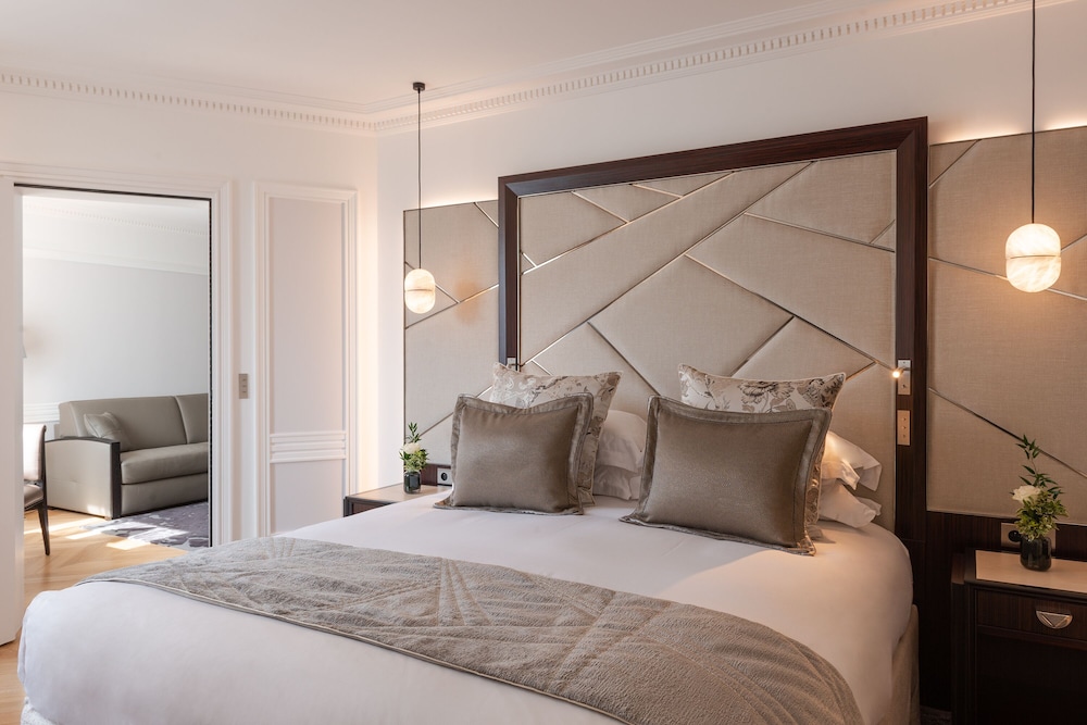 DELUXE, SUITE, KING BED