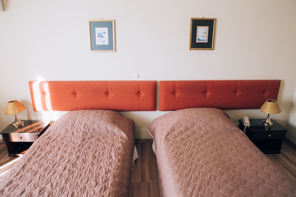 Tzaki Hotel 14/42