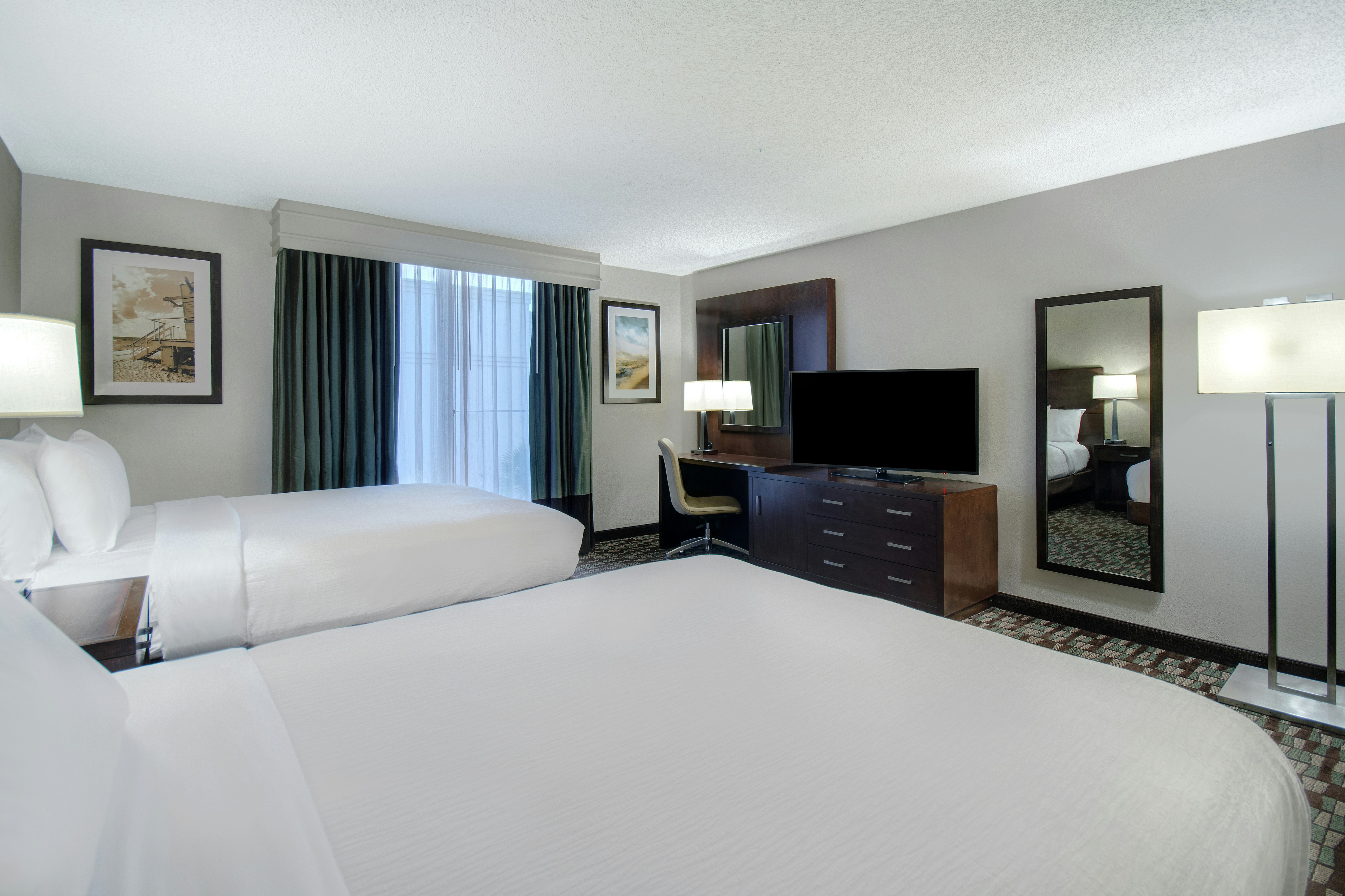 Atrium, 2 Queen Beds
