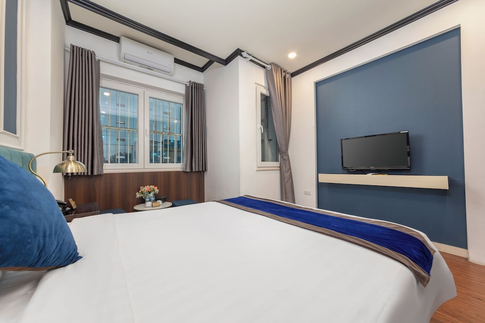 Senior, Queen Bed