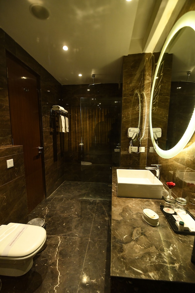 Stardom Hotels & Resort 44/48
